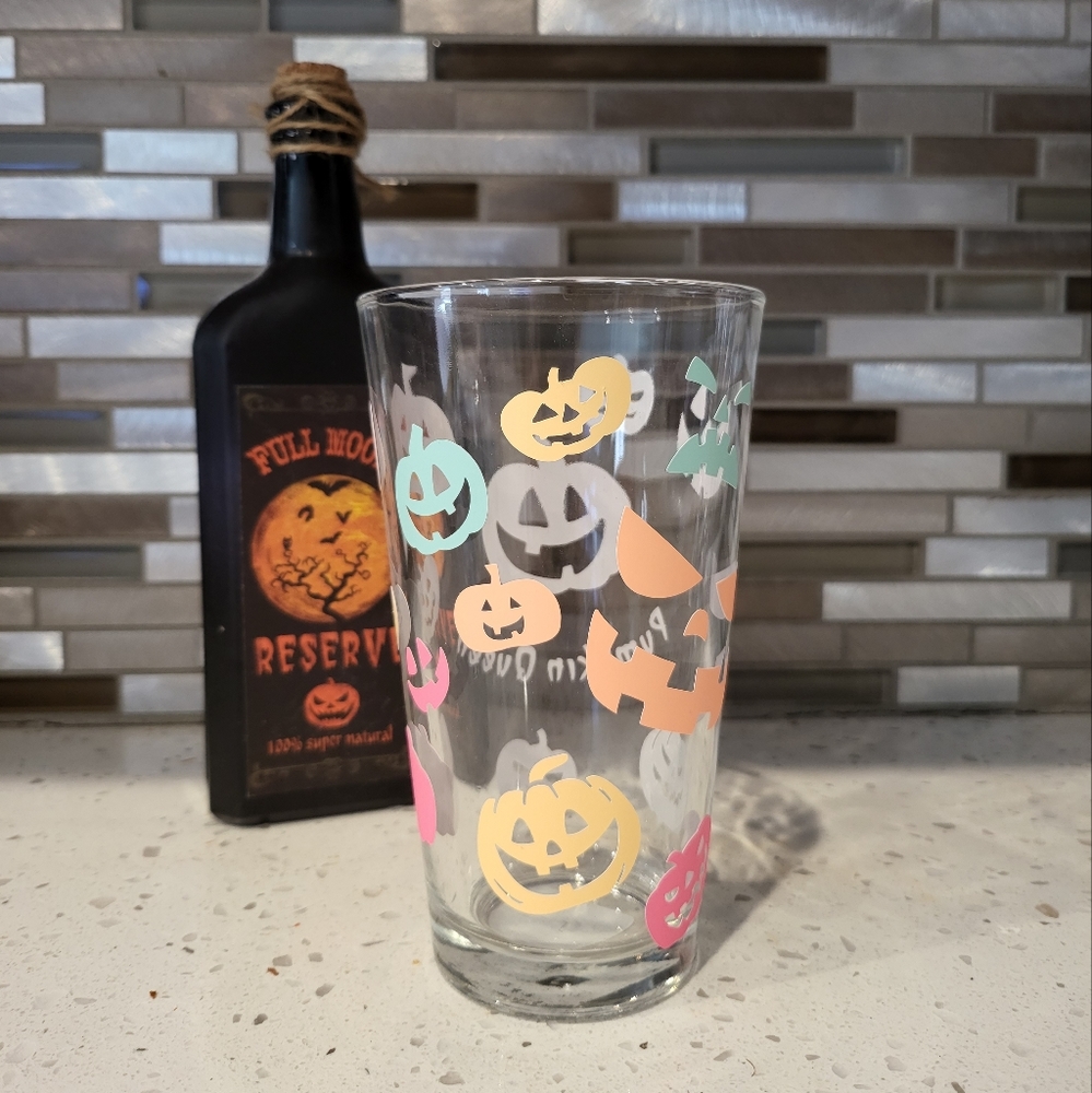 Pumpkin Queen Glow in the Dark Glass - Picture 4 of 4